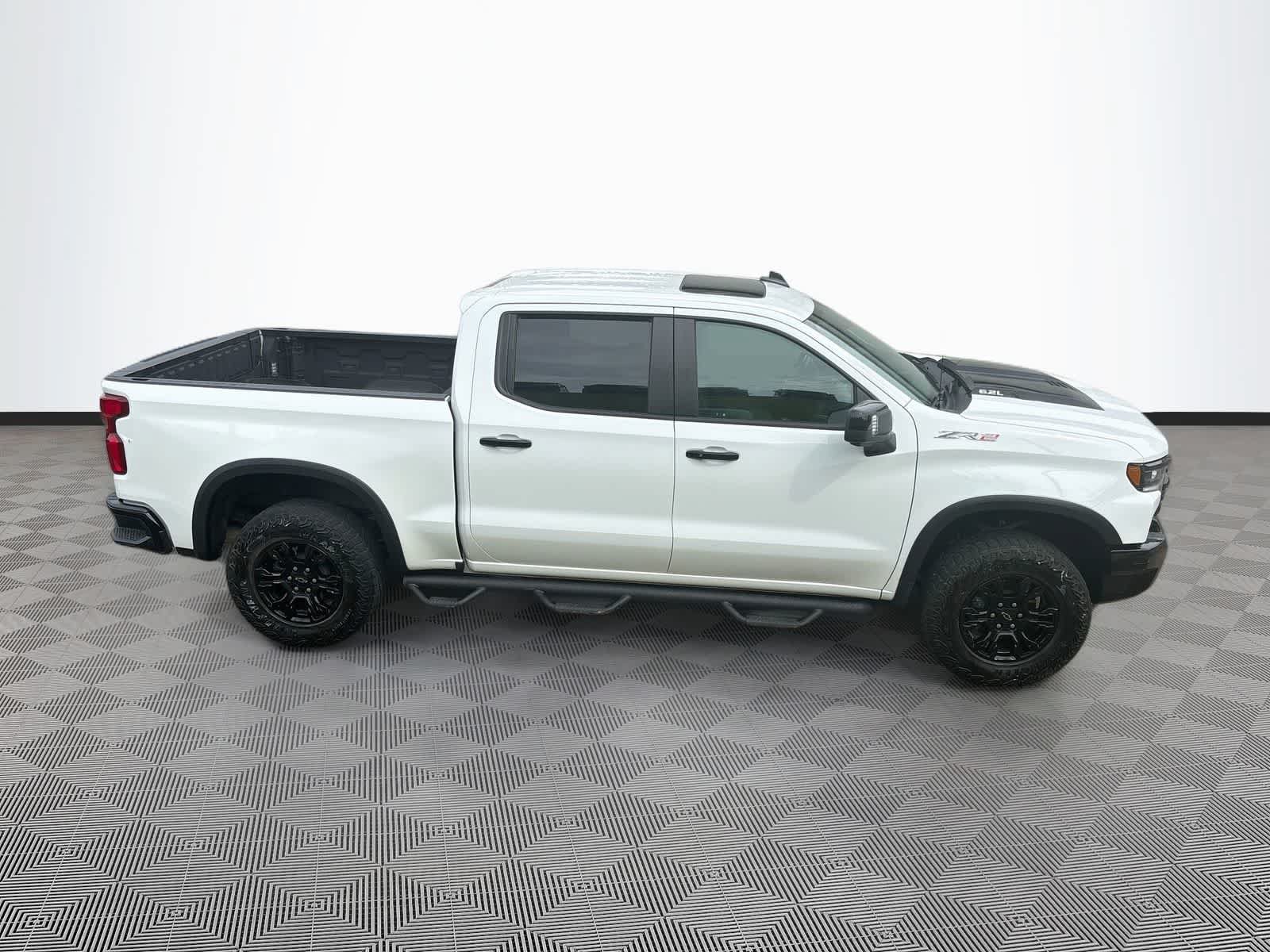 Used 2023 Chevrolet Silverado 1500 ZR2 w/ Technology Package AWD/4WD image 4