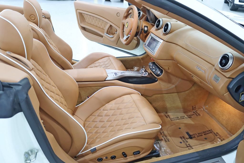 Used 2011 Ferrari California RWD image 31