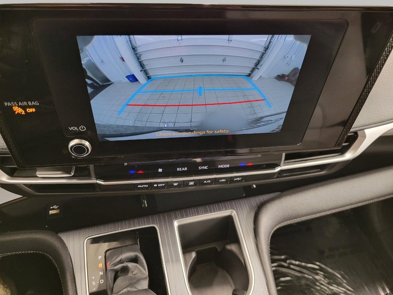 Used 2025 Toyota Sienna LE image 15