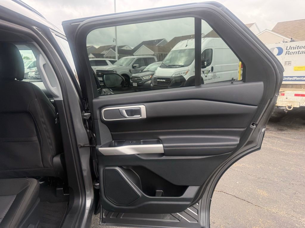 Used 2024 Ford Explorer XLT AWD/4WD image 50