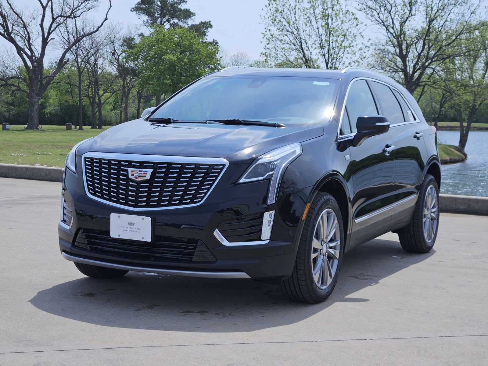 New 2026 Cadillac XT5 Luxury FWD image 2