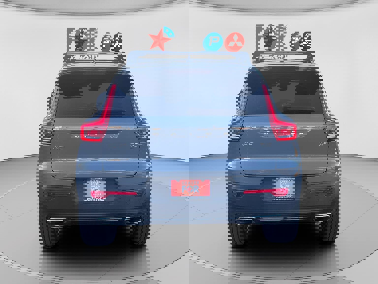 Used 2020 Volvo XC40 T4 R-Design w/ Protection Package Premier image 4