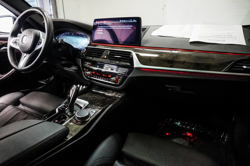 Used 2021 BMW 530i xDrive w/ M Sport Package AWD/4WD image 9