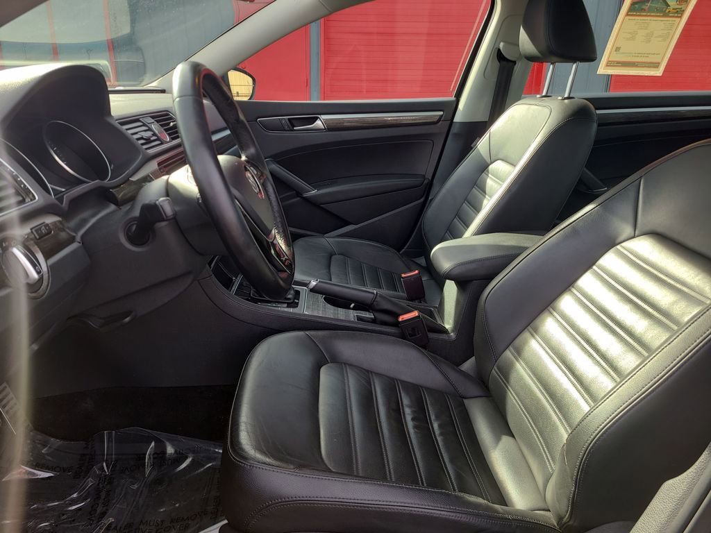 Used 2016 Volkswagen Passat 1.8T SEL Premium image 20