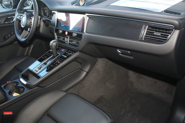 New 2026 Porsche Macan GTS image 26