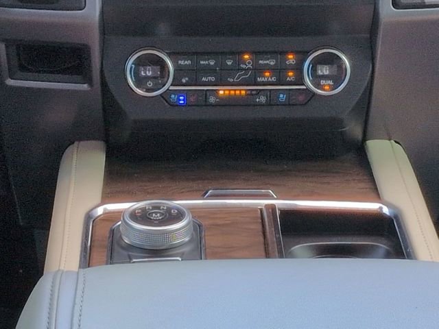 Used 2021 Ford Expedition Platinum AWD/4WD image 19