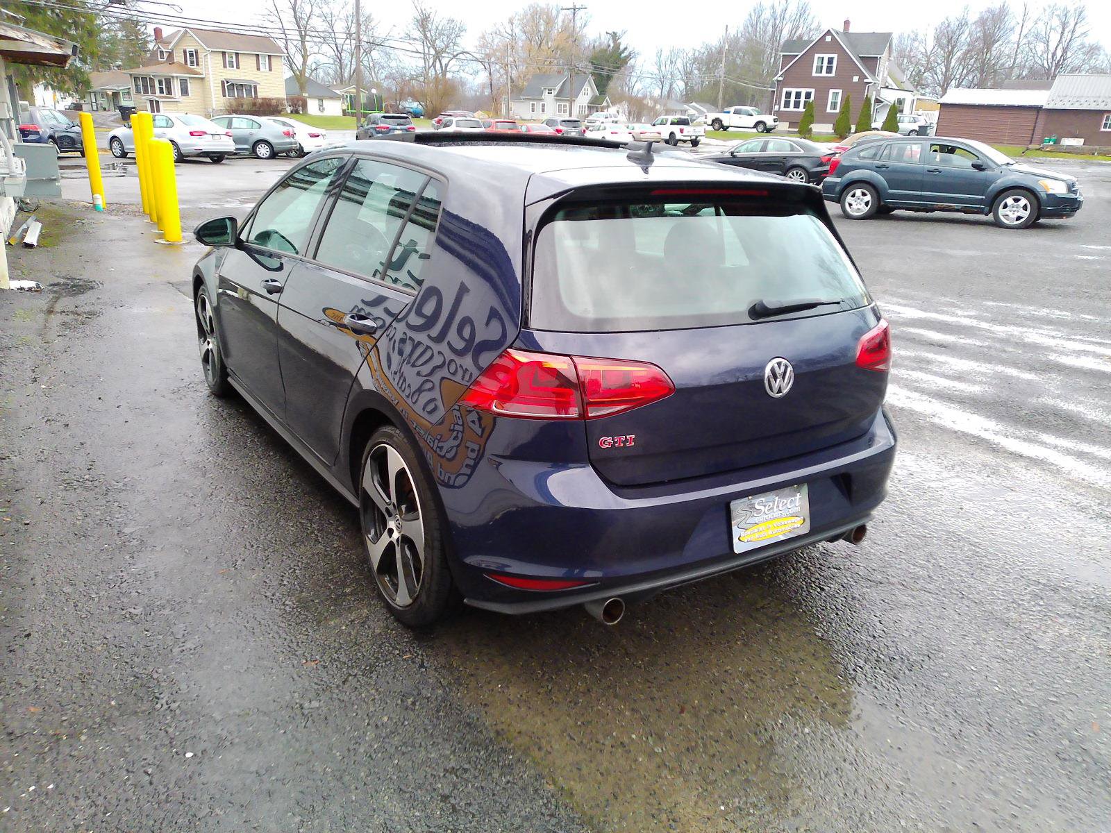 Used 2017 Volkswagen GTI SE image 15