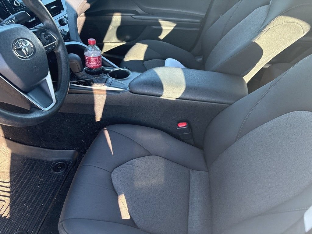 Used 2022 Toyota Camry LE FWD image 4