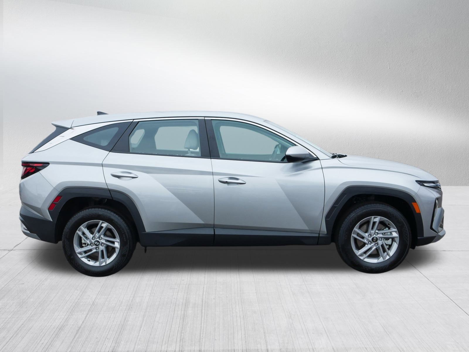 Certified 2025 Hyundai Tucson SE image 8