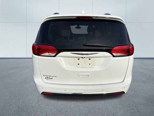Used 2017 Chrysler Pacifica Touring-L Plus image 3
