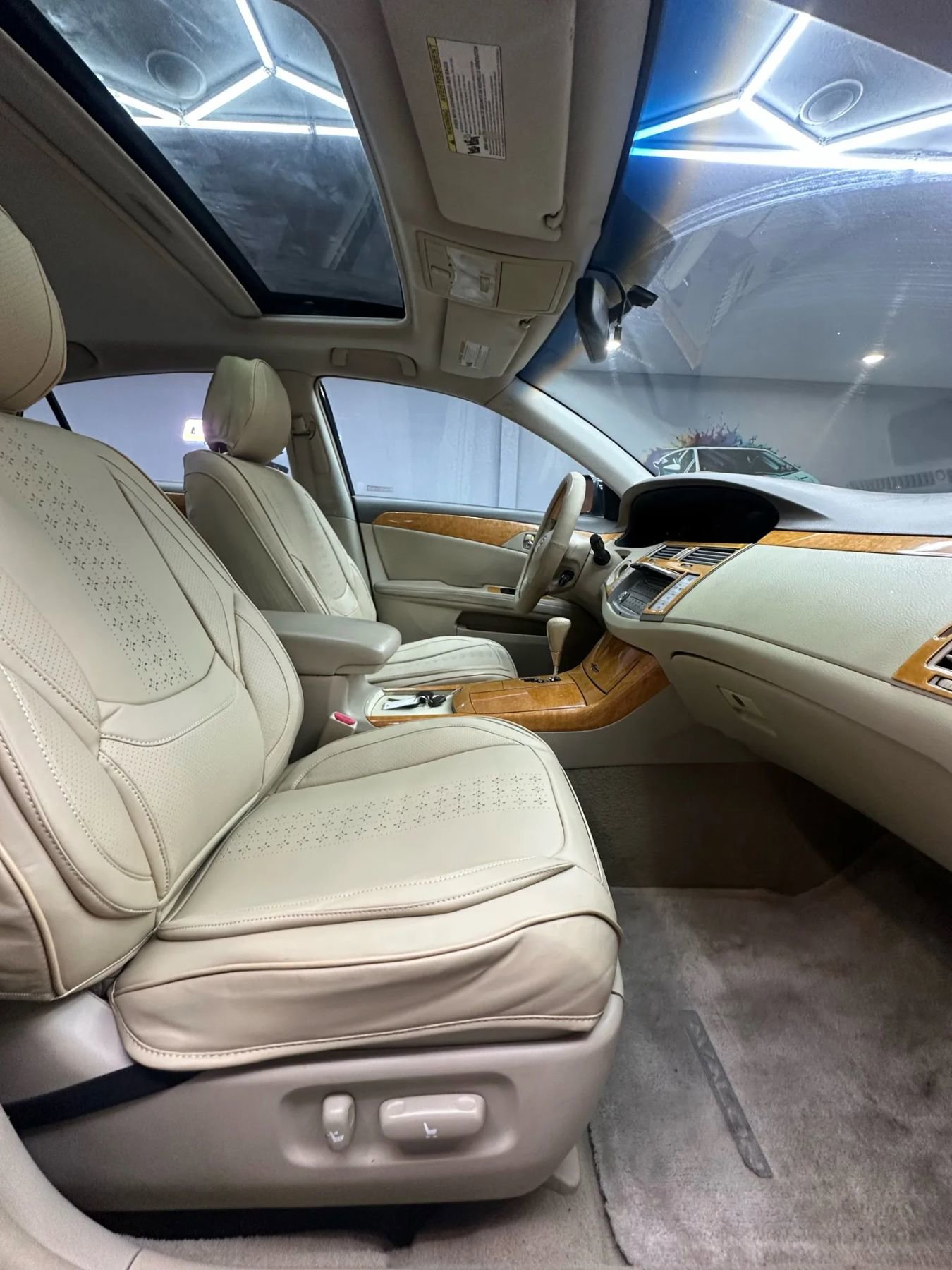 Used 2006 Toyota Avalon XLS image 24