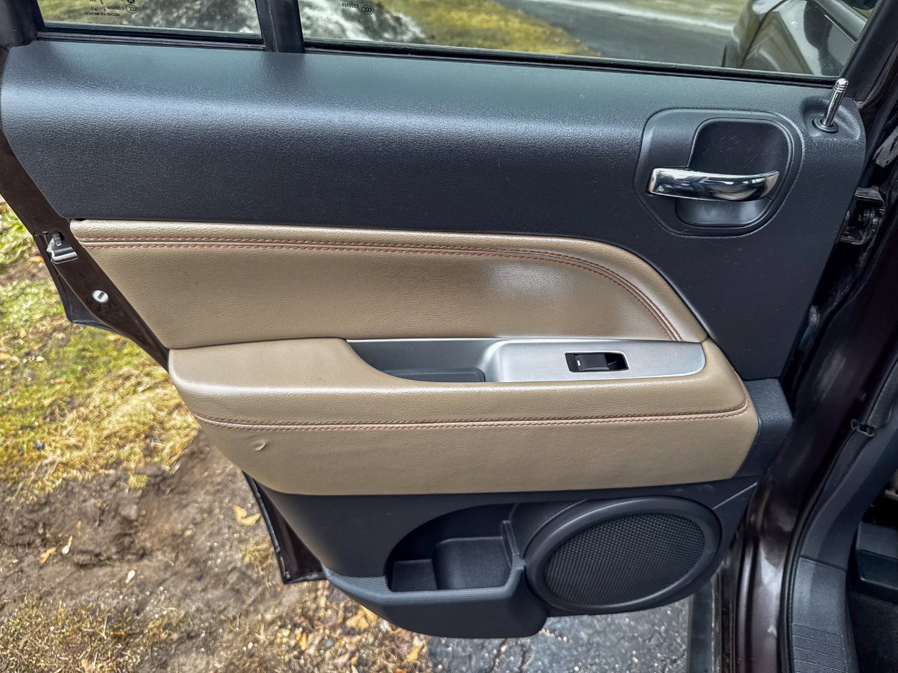 Used 2014 Jeep Compass Latitude image 29