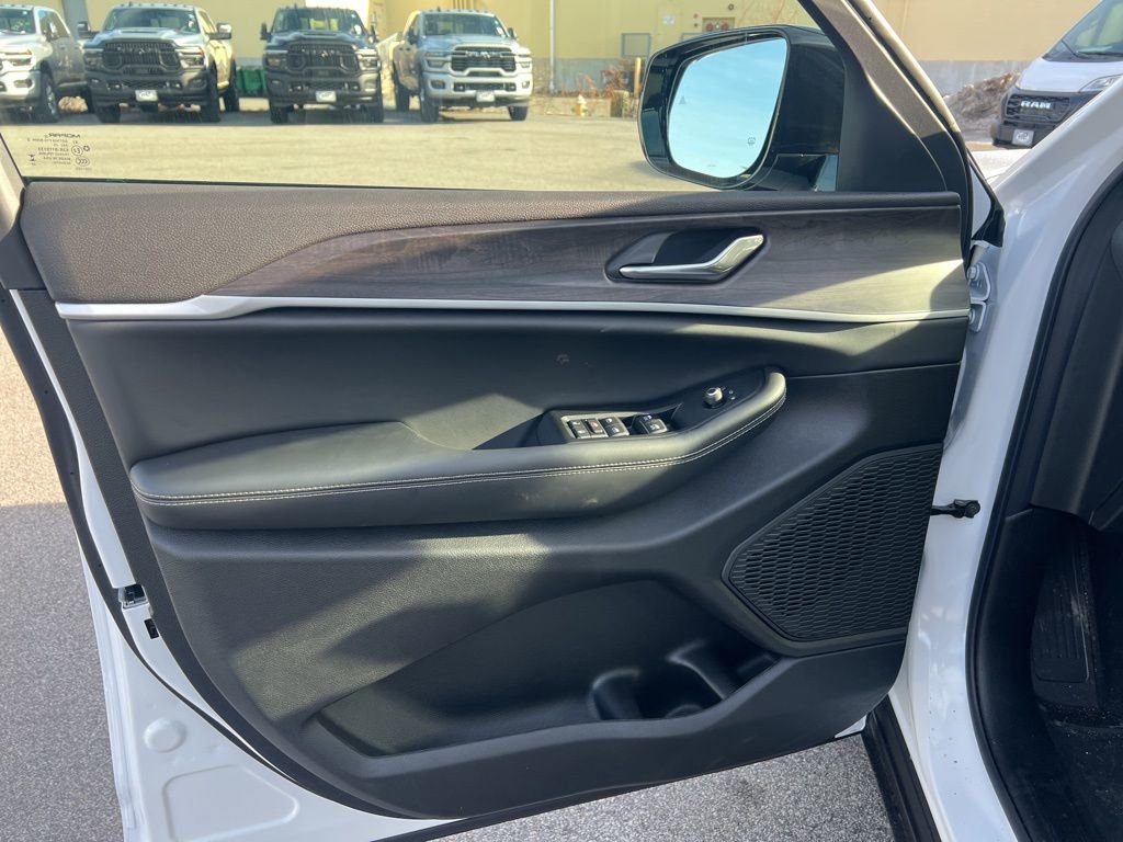 New 2026 Jeep Grand Cherokee Altitude image 20