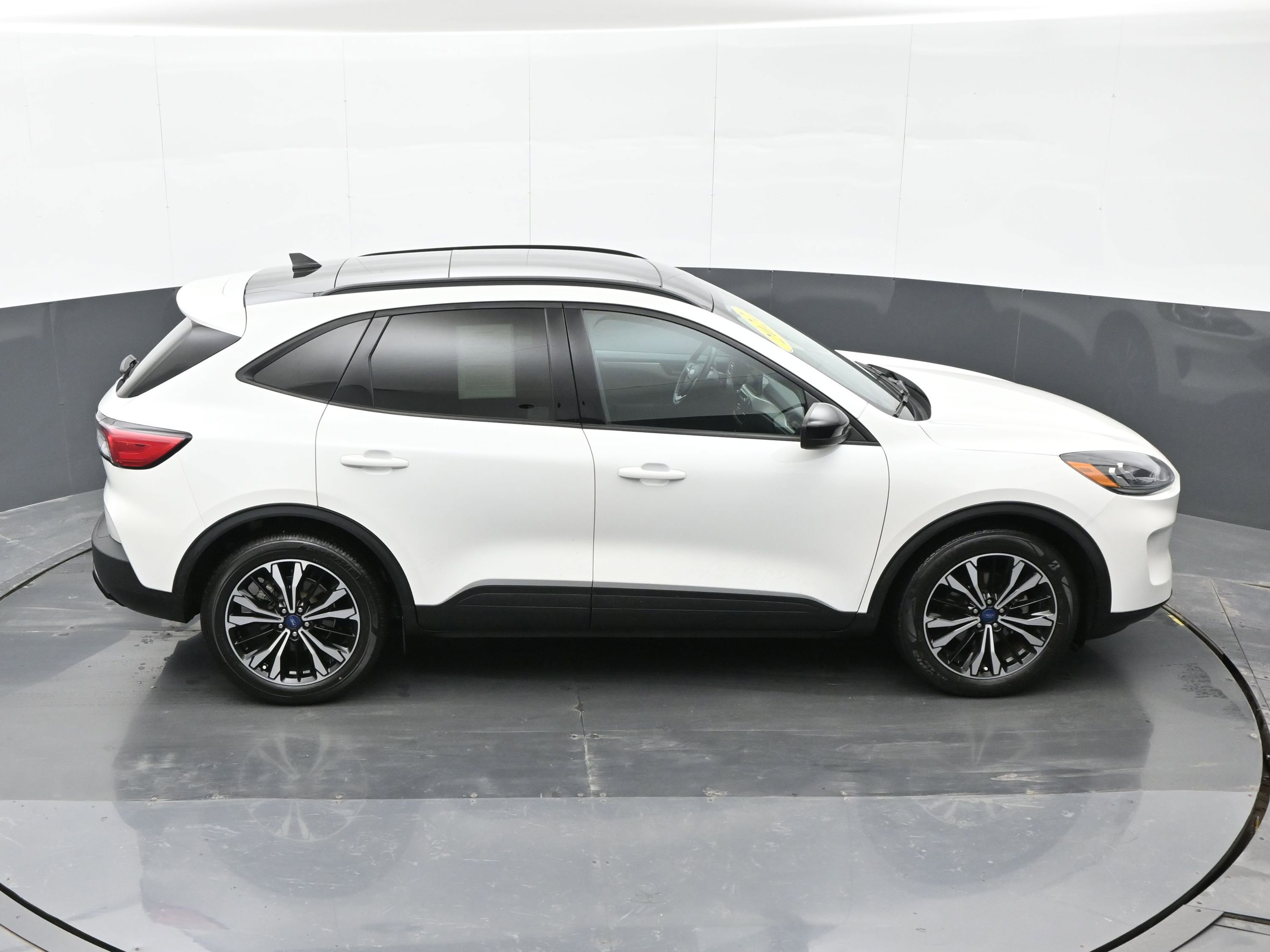 Used 2022 Ford Escape SE w/ SE Sport Appearance Package image 41