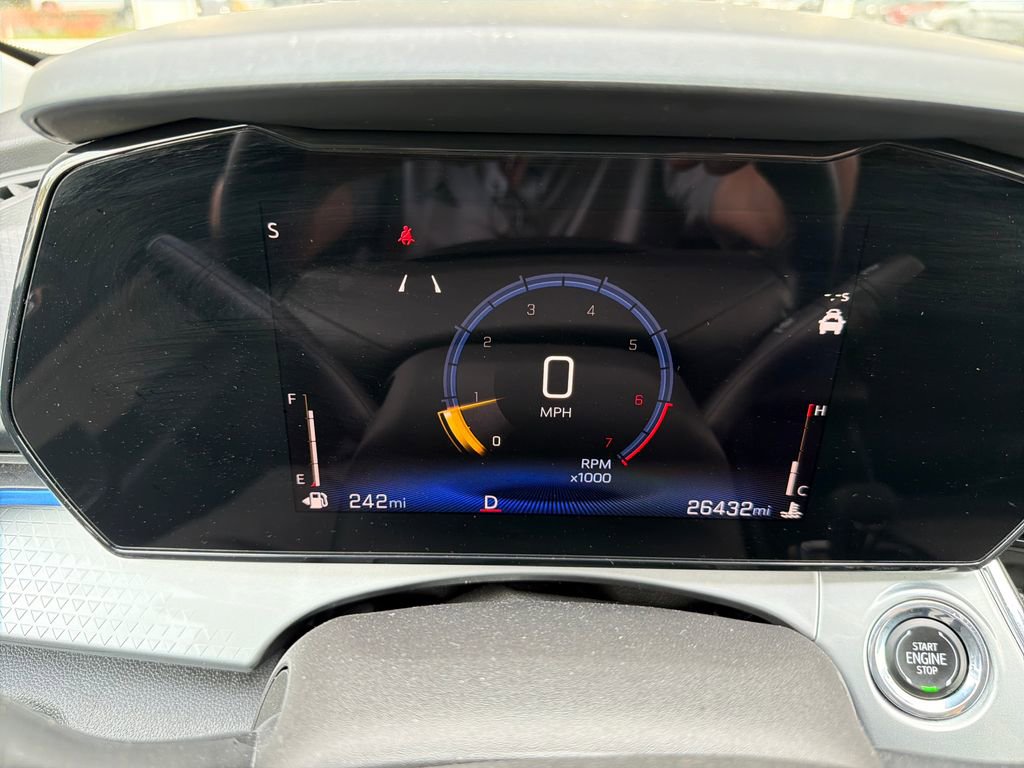 Certified 2025 Chevrolet Trax LT w/ LT Convenience Package FWD image 17