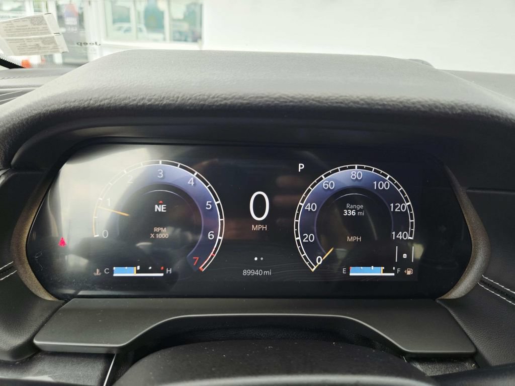 Used 2021 Jeep Grand Cherokee L Laredo w/ Luxury Tech Group I AWD/4WD image 23