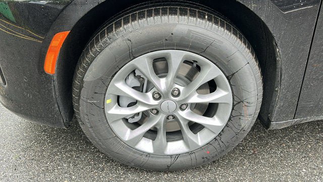 New 2027 Chrysler Pacifica Select AWD/4WD image 5