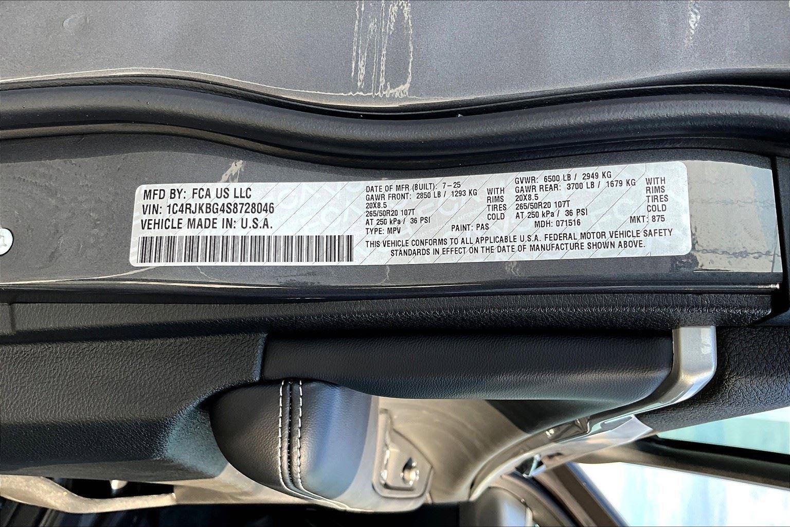 New 2025 Jeep Grand Cherokee L Limited w/ Trailer Tow Package image 8