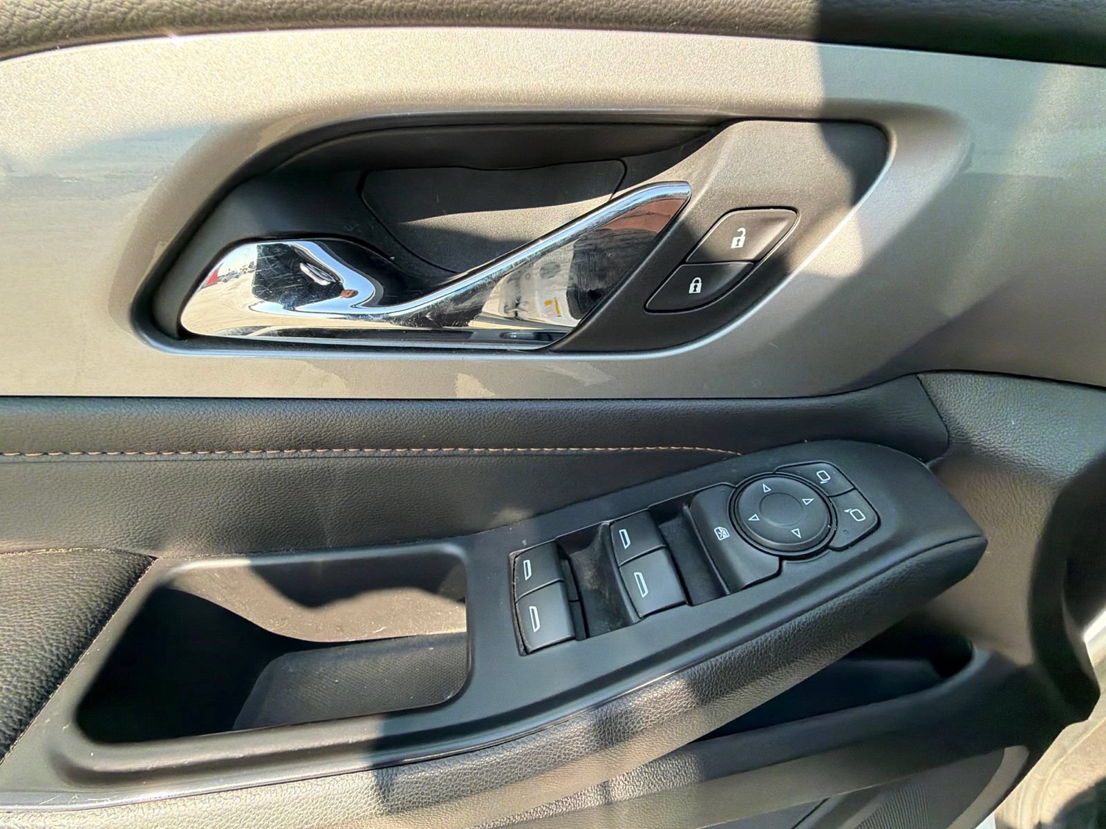 Used 2018 Chevrolet Traverse LS FWD image 11