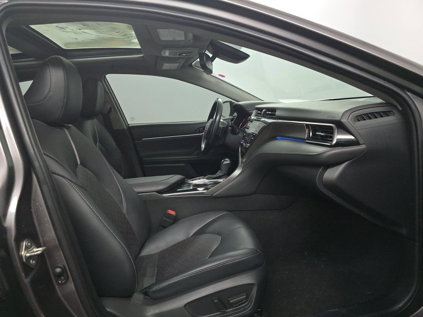 Used 2020 Toyota Camry XSE image 11