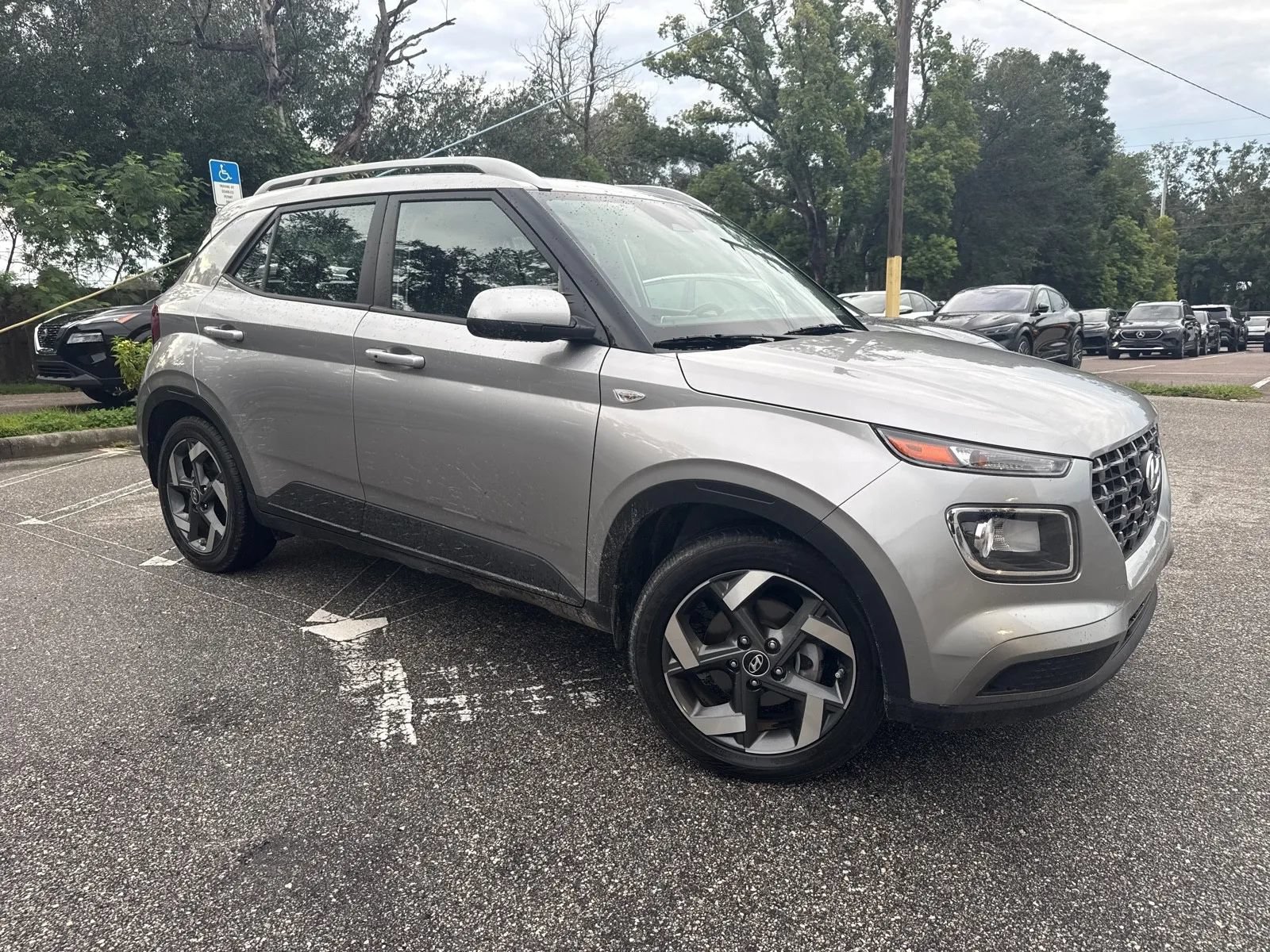 Used 2024 Hyundai Venue SEL FWD image 8