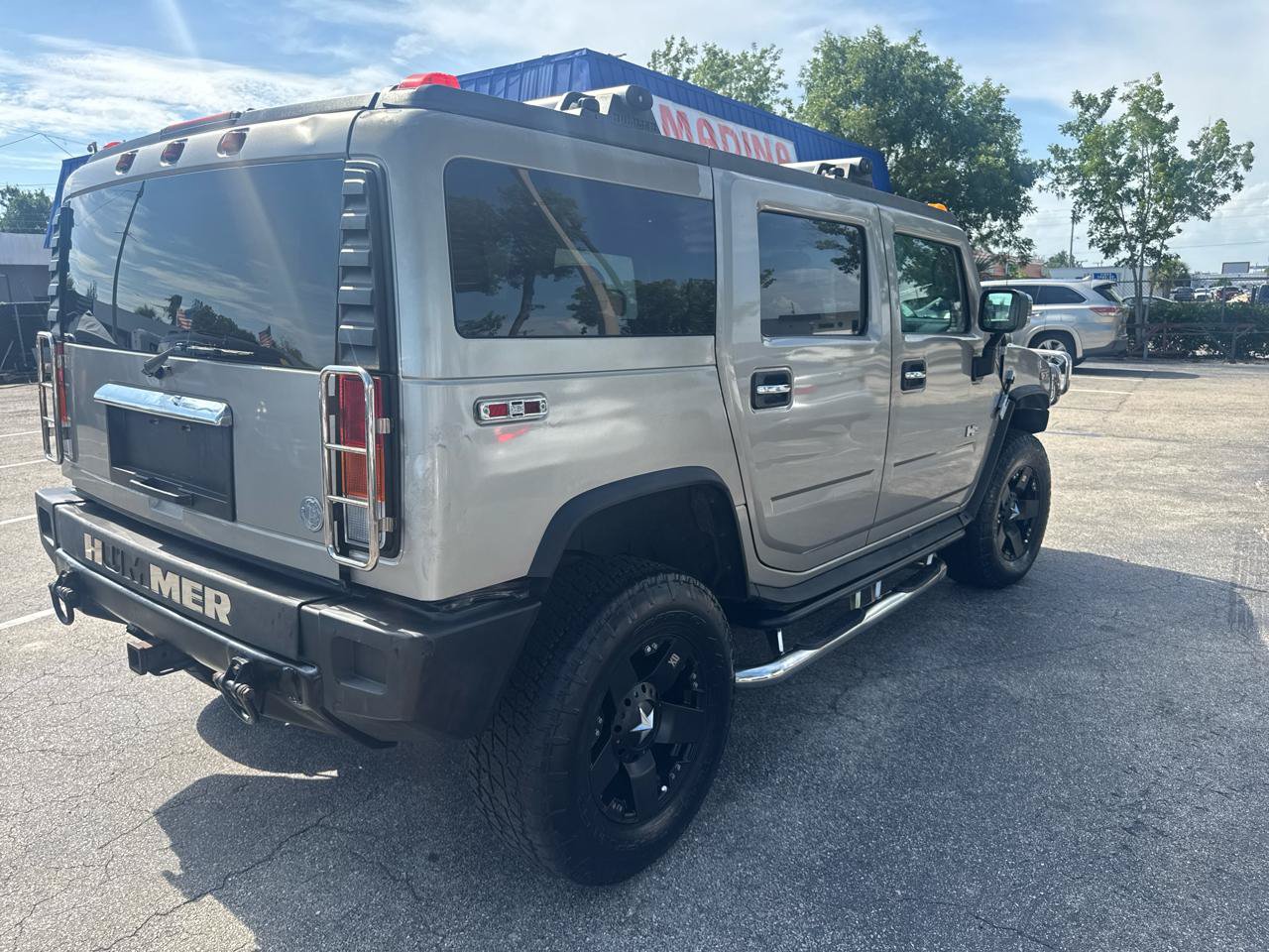 Used 2004 HUMMER H2 w/ Preferred Equipment Group AWD/4WD image 9