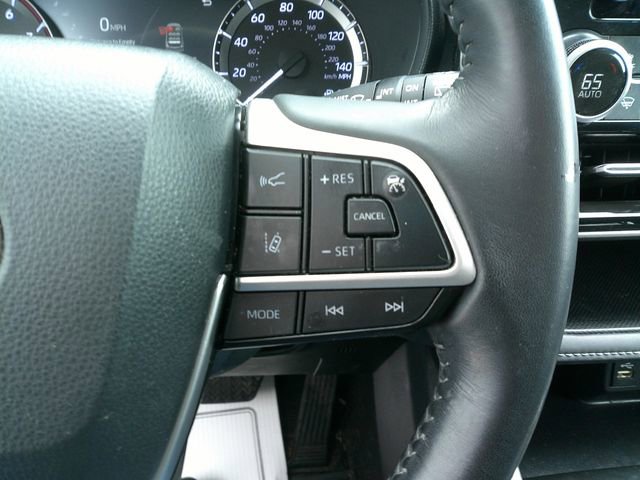 Used 2023 Toyota Highlander LE AWD/4WD image 13