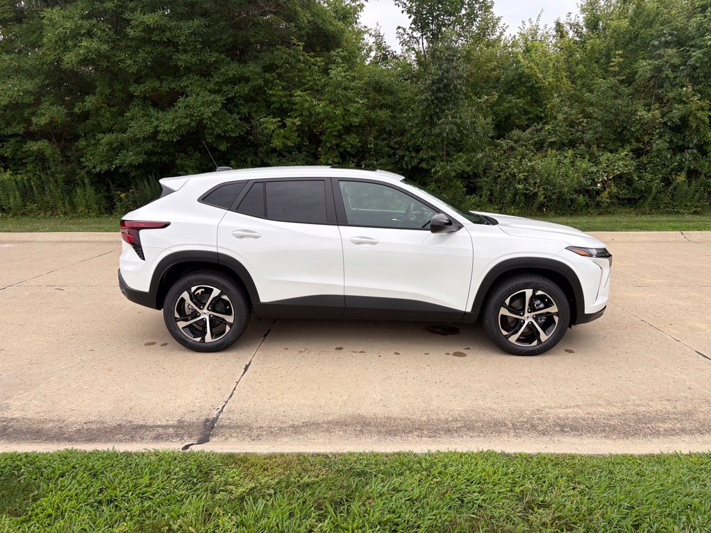 New 2026 Chevrolet Trax RS w/ Sunroof Package FWD image 10