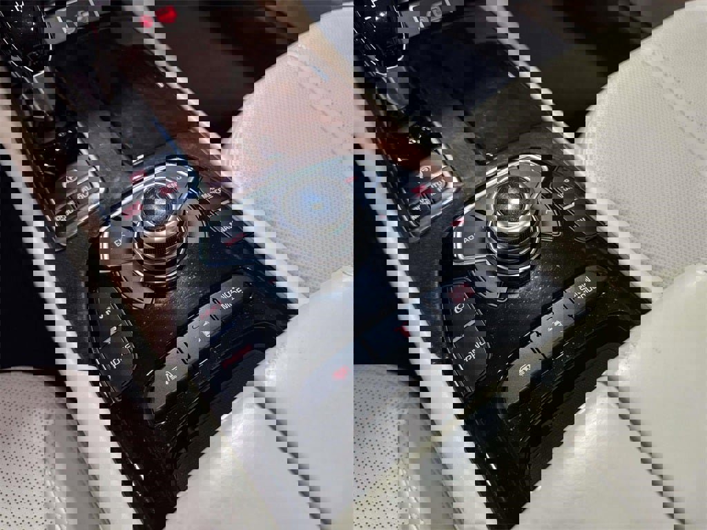 Used 2016 Kia K900 Luxury image 32