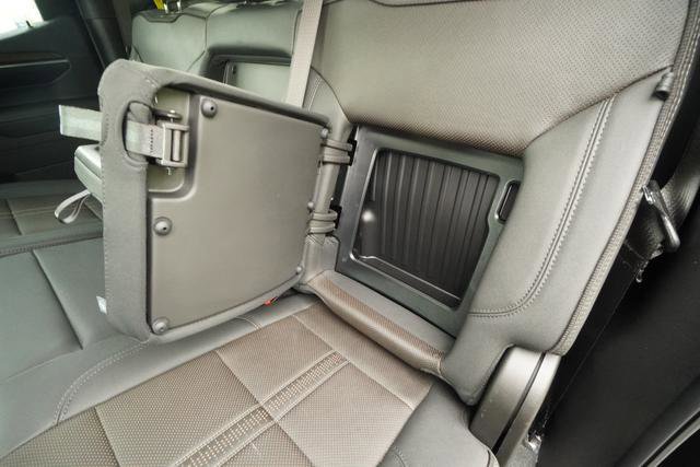 Used 2025 Chevrolet Silverado 1500 High Country w/ High Country Premium Package AWD/4WD image 34