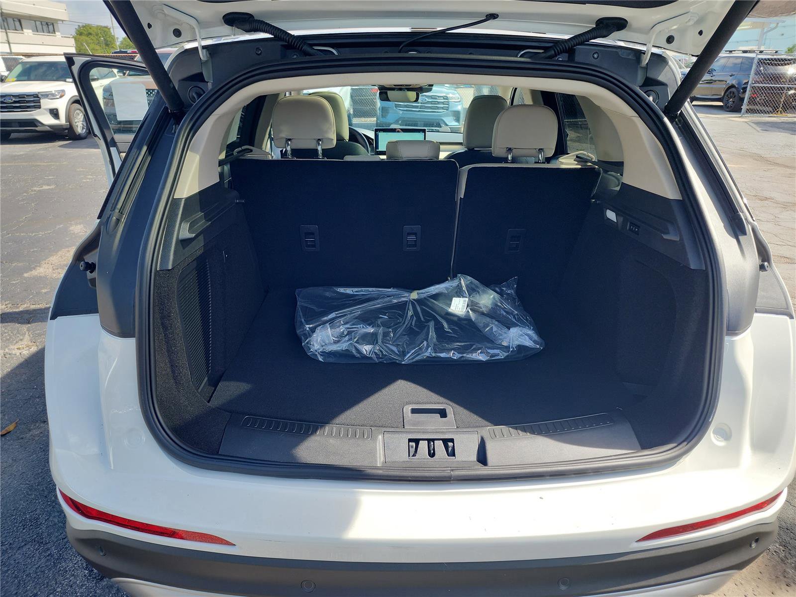 New 2026 Lincoln Corsair Premiere image 19