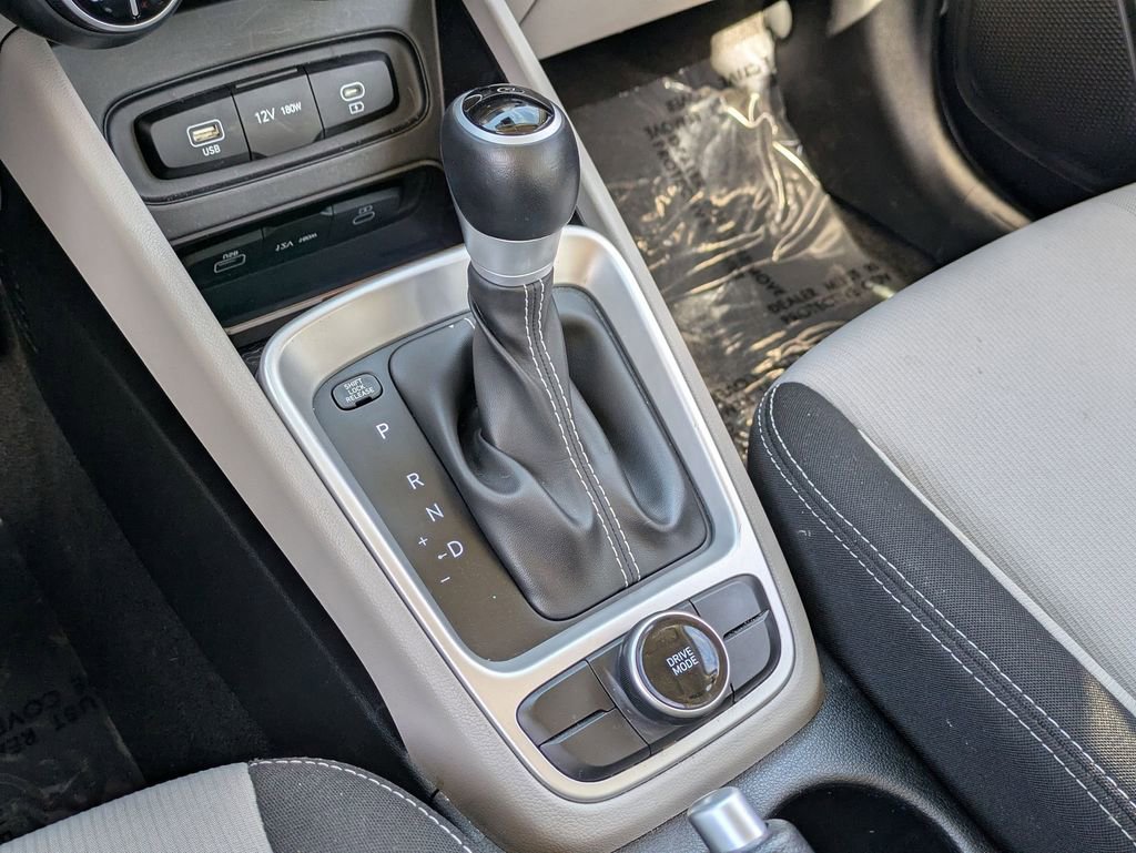 Used 2025 Hyundai Venue SEL image 18