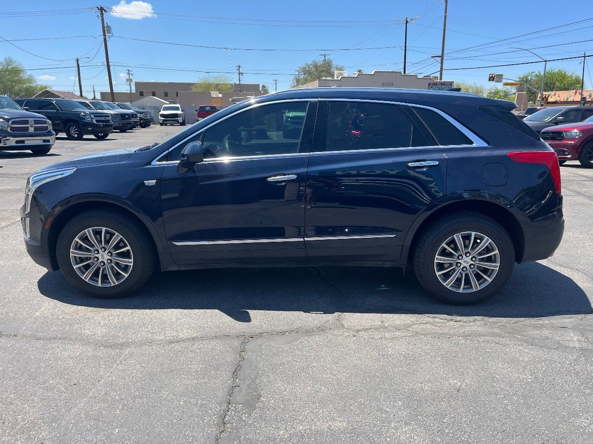 Used 2017 Cadillac XT5 Luxury w/ Driver Awareness Package FWD image 6