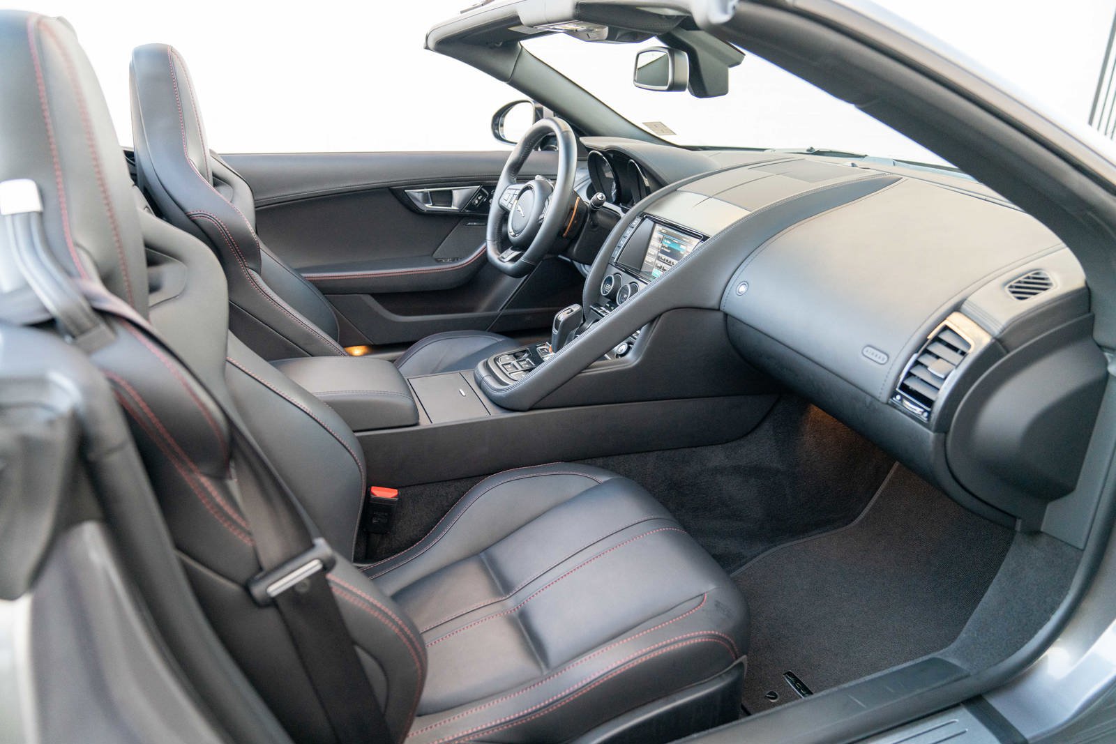 Used 2014 Jaguar F-TYPE S RWD image 20