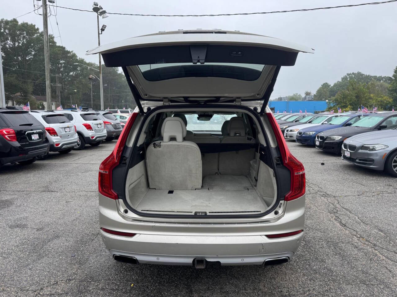 Used 2016 Volvo XC90 T6 Momentum w/ Momentum Plus Package image 19
