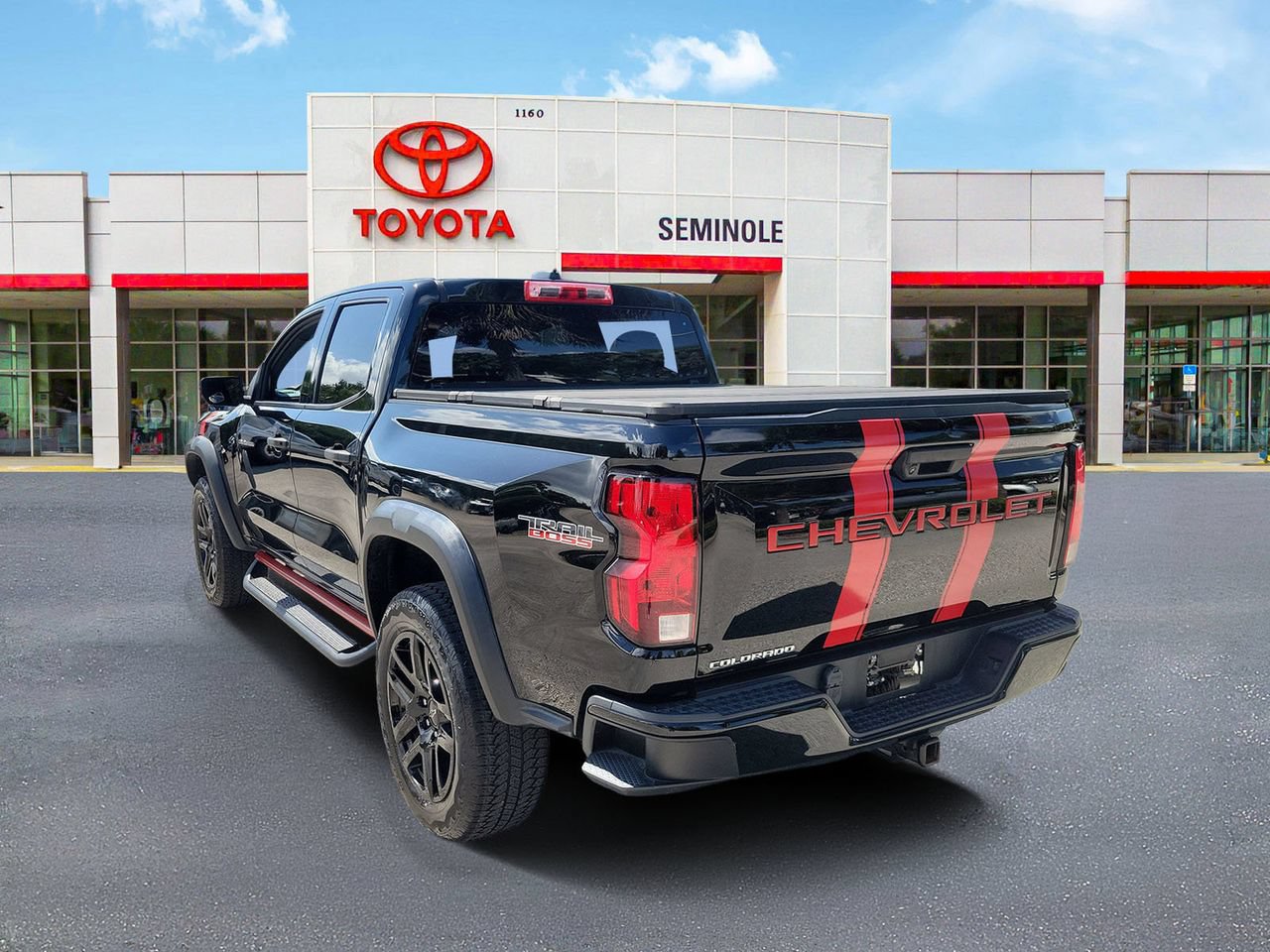Used 2023 Chevrolet Colorado Trail Boss w/ Advanced Trailering Package AWD/4WD image 4