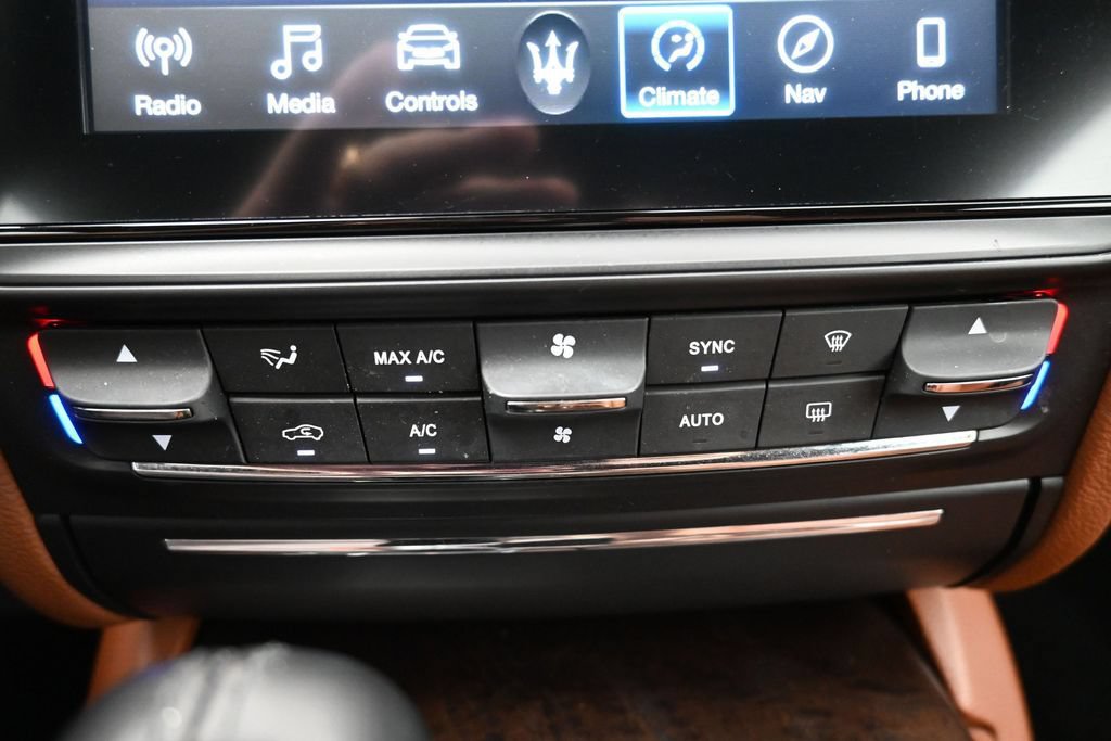 Used 2018 Maserati Quattroporte S Q4 AWD/4WD image 19