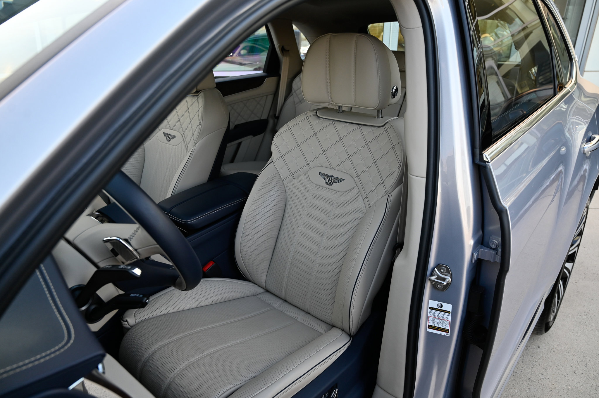 Used 2022 Bentley Bentayga image 18