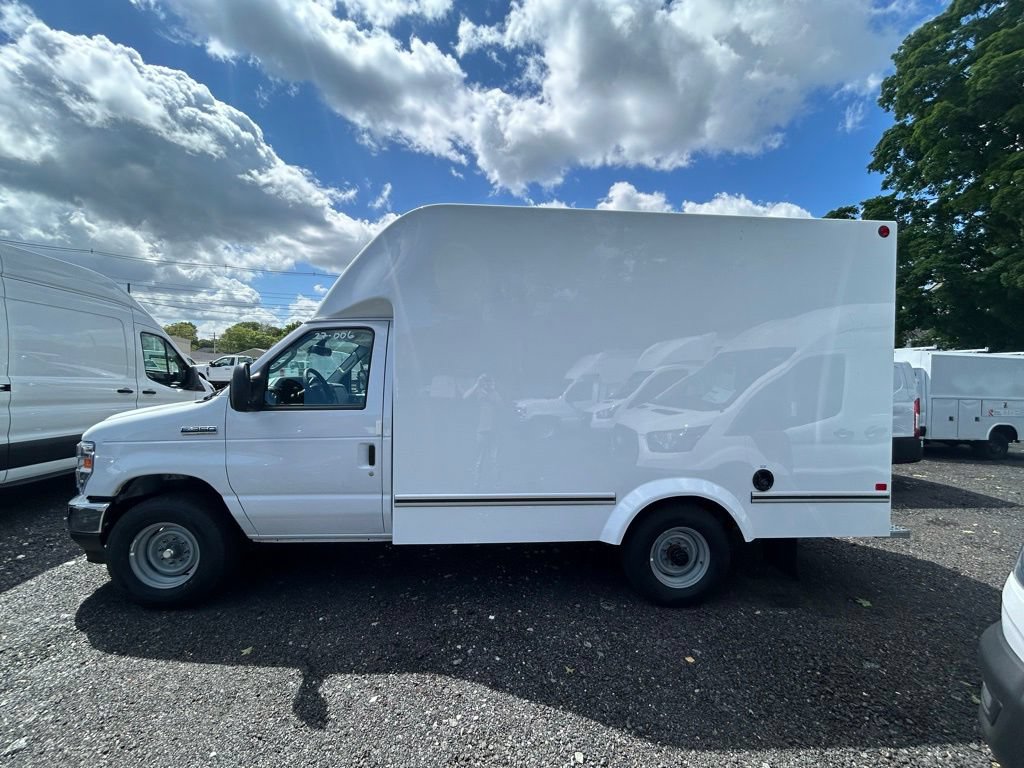 New 2027 Ford E-350 and Econoline 350 Super Duty w/ Power Equipment Group RWD image 4