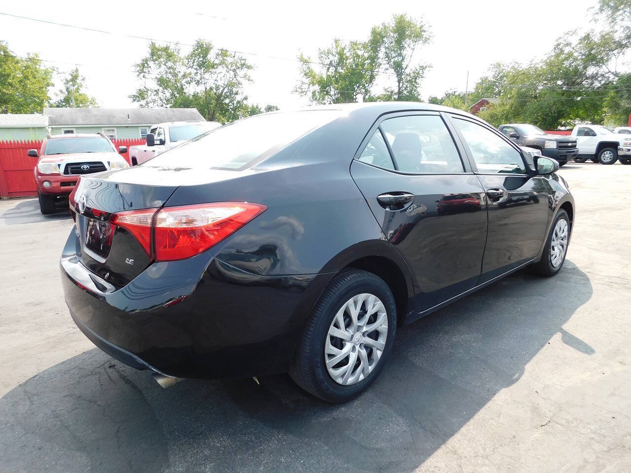 Used 2018 Toyota Corolla LE FWD image 11