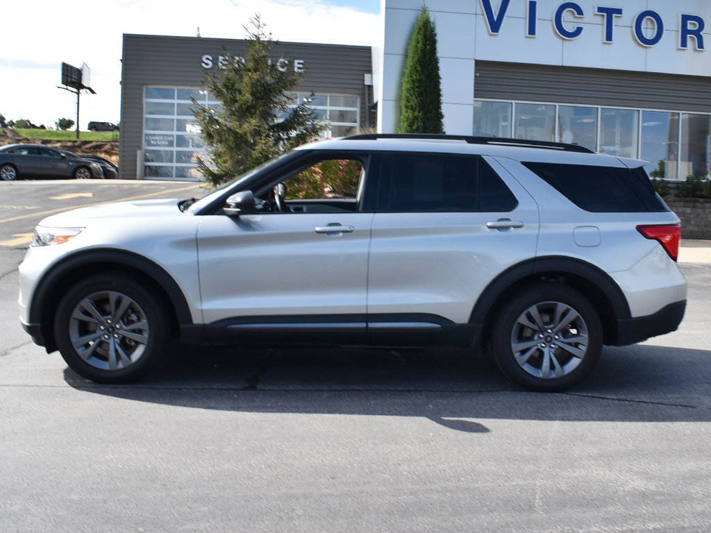 Used 2024 Ford Explorer XLT w/ Equipment Group 202A AWD/4WD image 2