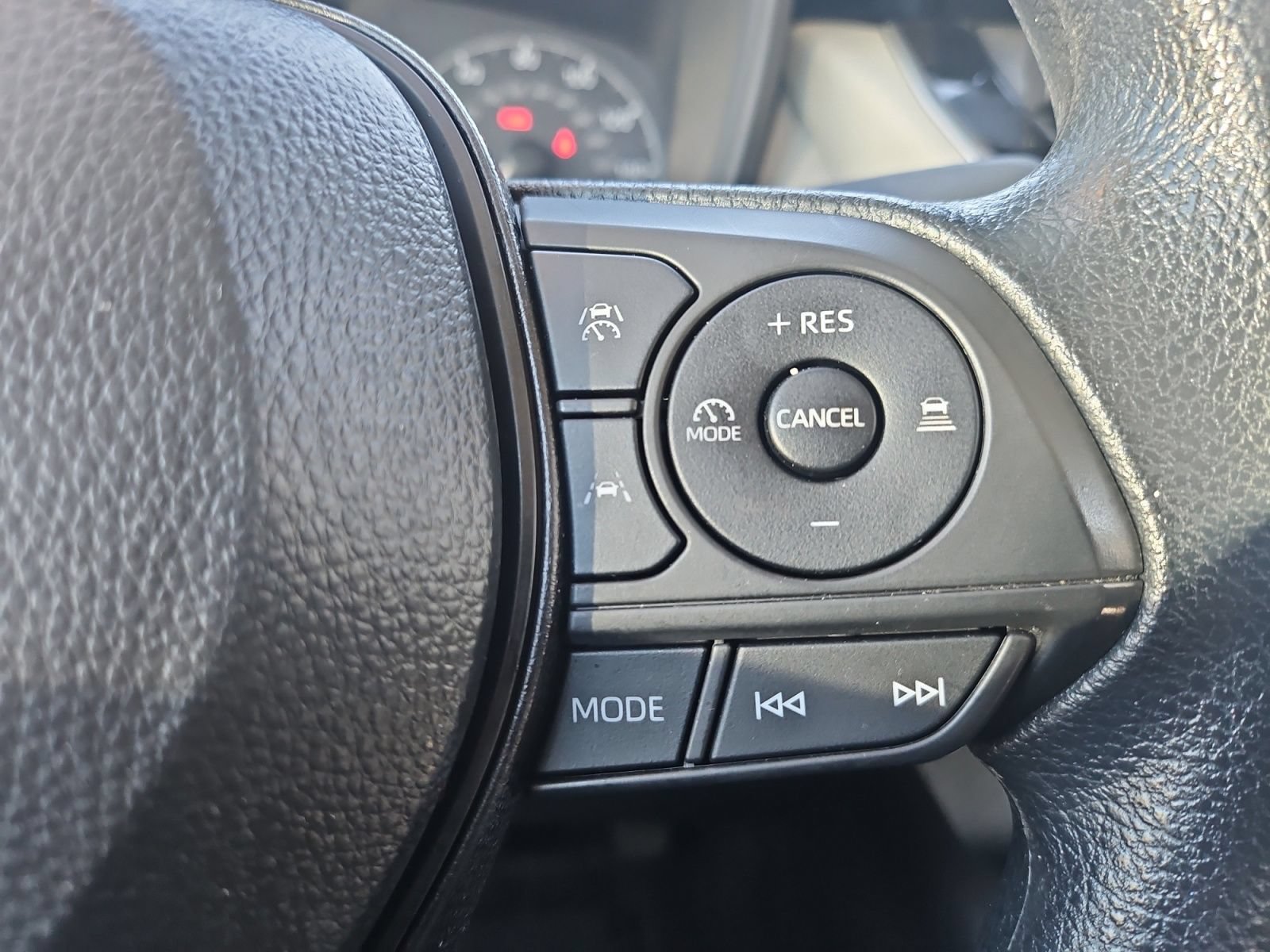 Used 2025 Toyota Corolla LE w/ Convenience Package FWD image 29
