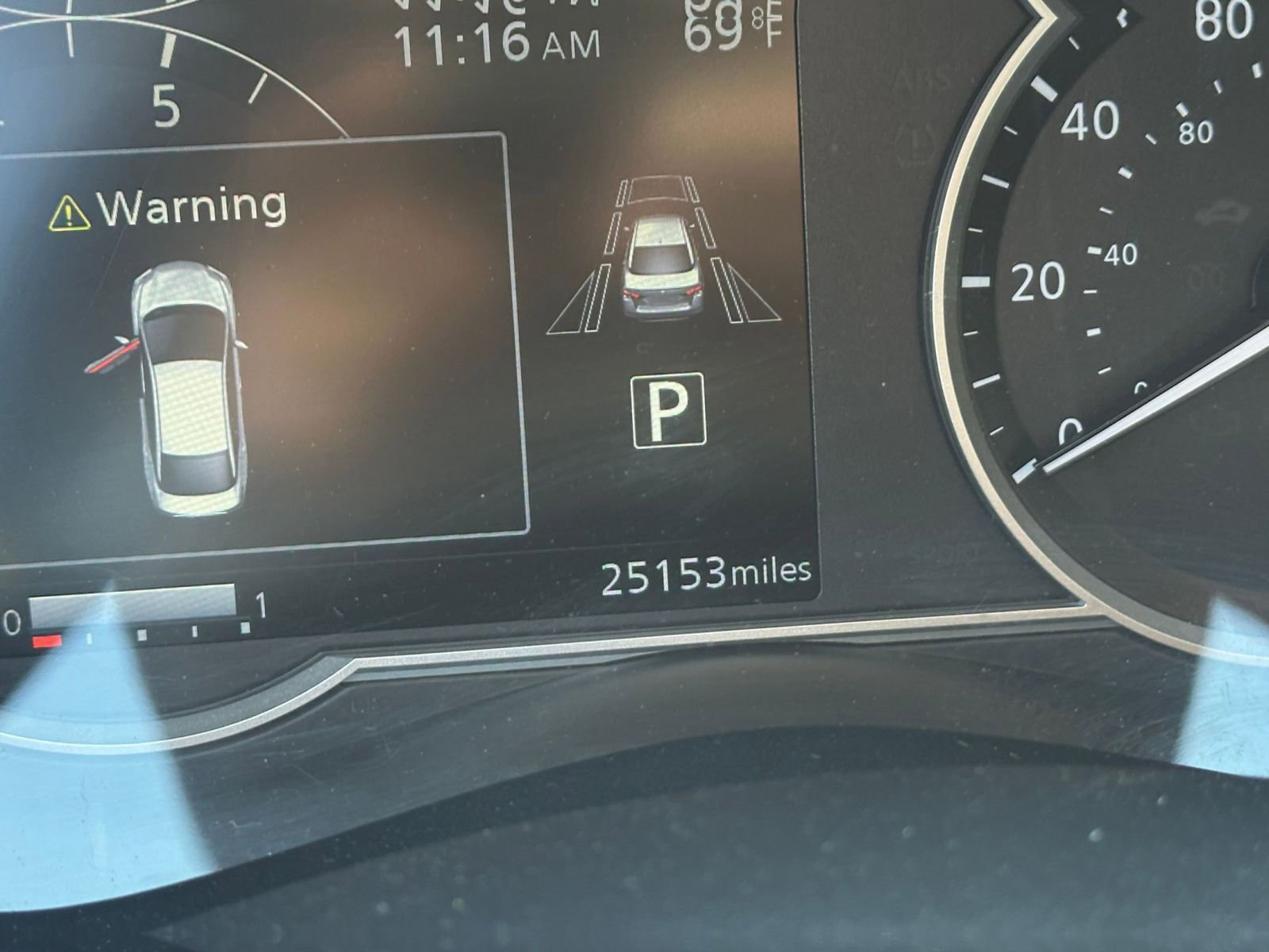 Used 2025 Nissan Versa SV FWD image 38