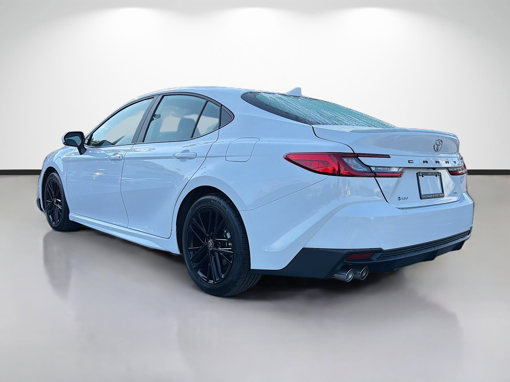 Used 2025 Toyota Camry SE image 5