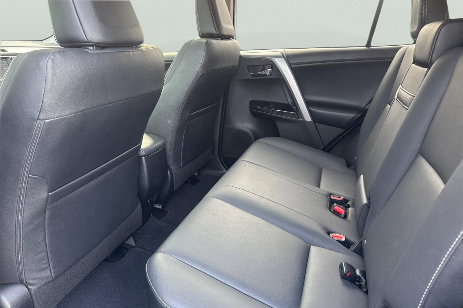 Certified 2018 Toyota RAV4 Limited w/ Advanced Technology Package image 6