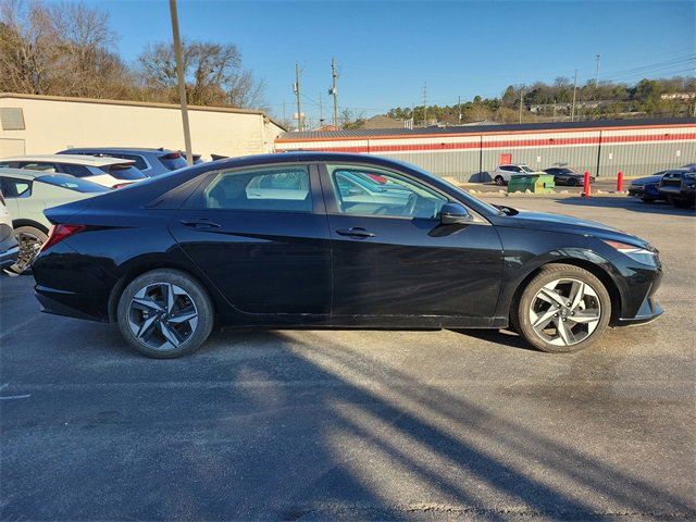 Used 2023 Hyundai Elantra SEL w/ Convenience Package image 4