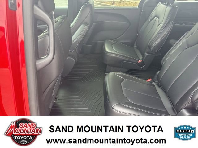 Used 2025 Chrysler Pacifica Select FWD image 13