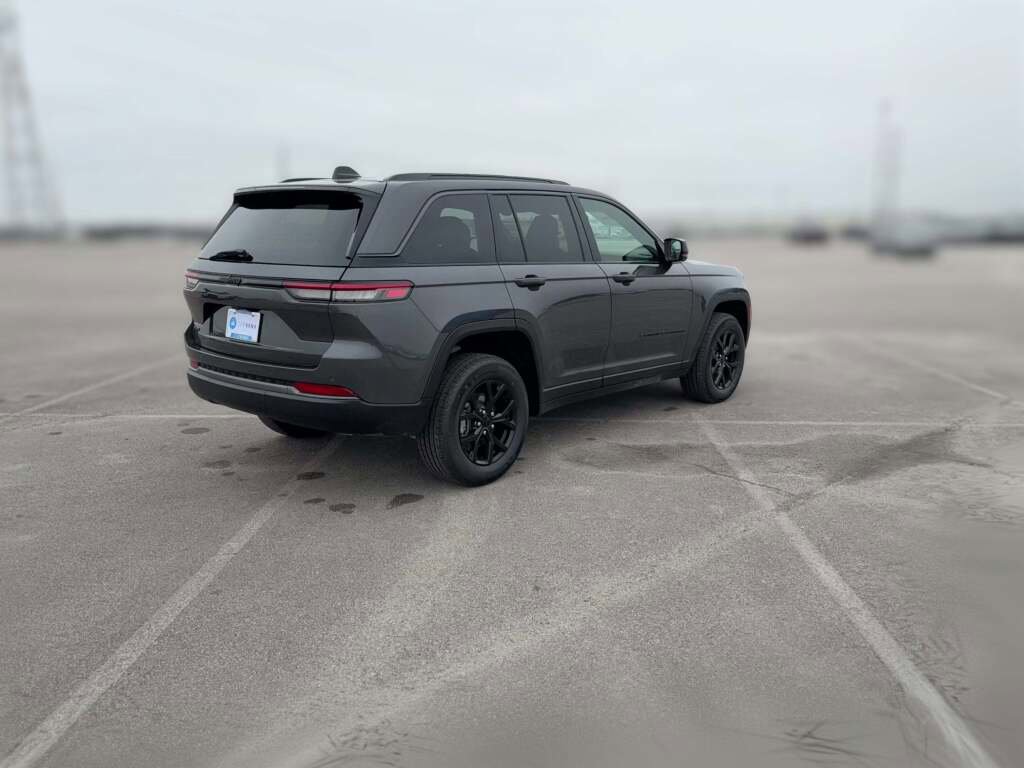 New 2026 Jeep Grand Cherokee Altitude image 12