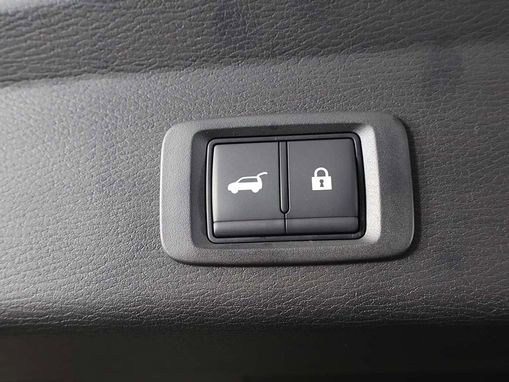 New 2025 Mitsubishi Outlander SE image 23