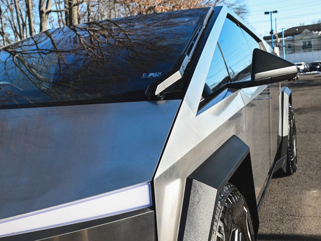 Used 2024 Tesla Cybertruck AWD Crew Cab image 33